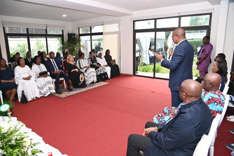 Côte d’Ivoire : suite du décès de son frère cadet/La Première Dame Dominique Ouattara présente ses condoléances et celles de son époux au Ministre Bruno Nabagné Koné